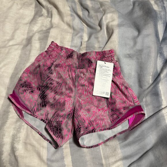 NWT Lululemon seawheeze reflective shorts size 2 - Picture 1 of 3